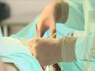 Хирурги спасли лицо женщине, которой в аварии оторвало челюсть и язык