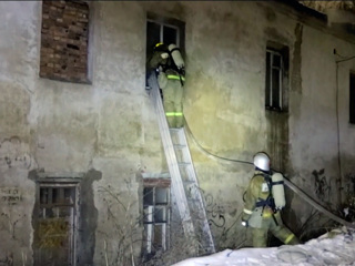 Четыре жителя Смоленска едва не погибли на пожаре в собственном доме