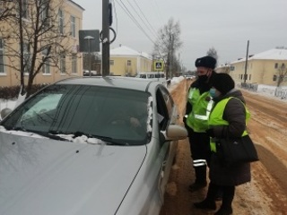 В Ивановской области бабушки напомнили о правилах безопасности на дорогах