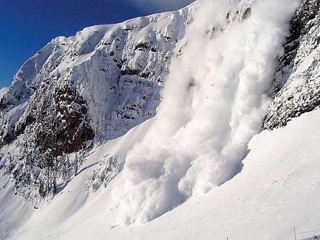 На горе Мамай на туристов сошла снежная лавина