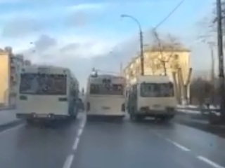 Лихачи на автобусах пугают жителей Липецка