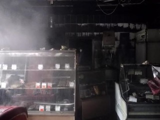 Мужчина погиб при пожаре в продуктовом магазине в Новосибирске