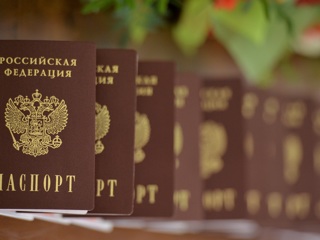 Мурманчанин получил свой первый паспорт в 27 лет