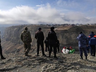 Гид упал в пропасть на водопаде Тобот в Дагестане