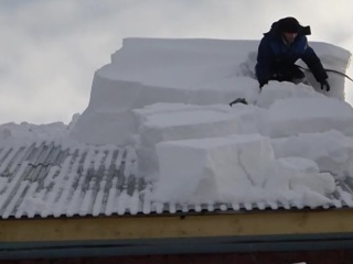 Как не стать жертвой схода снега с крыши