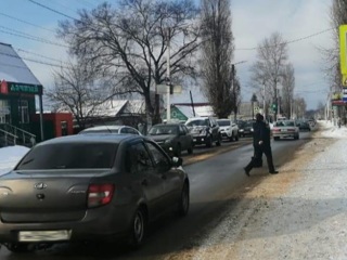 В Мичуринске под колеса фургона попала 16-летняя девушка
