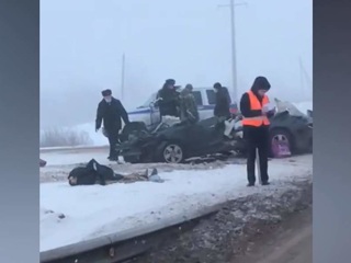 Два человека погибли в столкновении с грузовиком на западе Подмосковья
