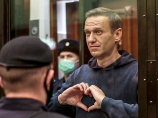 Навальный в колонии сможет стать поваром или токарем