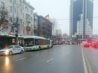 В результате столкновения автобусов в Воронеже пострадали два пассажира