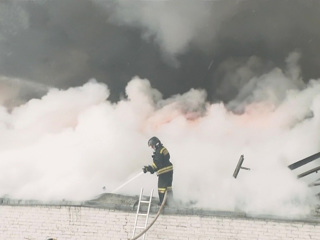 На территории Новолипецкого металлургического комбината вспыхнул пожар