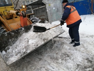 Последствия снегопада в Омске устраняли более тысячи рабочих