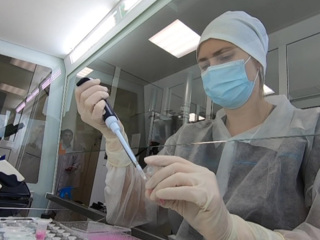 Новости на России 24. После вакцинации ЭпиВакКороной антитела вырабатываются в 90% случаев