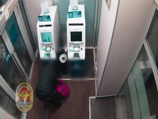 Житель Красноярска хотел взломать банкомат газовым баллоном
