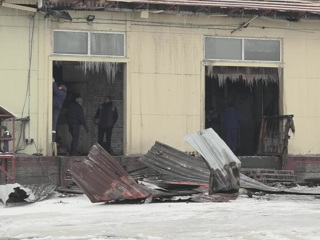 Вести. В МЧС назвали причины пожара на продуктовом складе в Старом Кировске