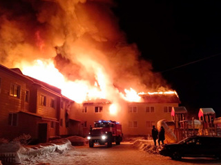 В Мурманской области сгорел двухэтажный жилой дом