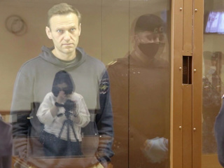 Навального доставили в суд из 