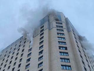 В центре Екатеринбурга из горящего офисного здания спасены 23 человека