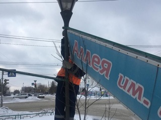 Более 700 человек расчищают Омск после снежного шторма
