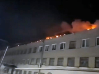 В Саратовской области ночью загорелась школа
