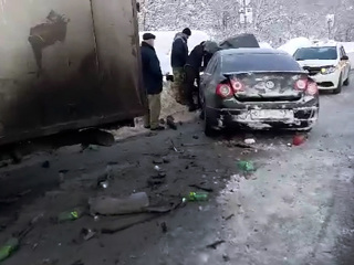 Видео из Сети. Загоревшуюся после ДТП "ГАЗель" тушили газировкой