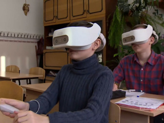 Виртуальная реальность: уроки в VR-шлемах захватывают приморских школьников