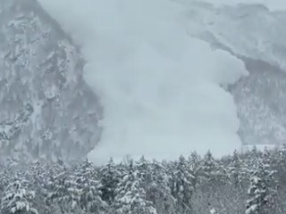 На Эльбрусе сошла мощная лавина, часть горнолыжных курортов Ставропольского края закрыта