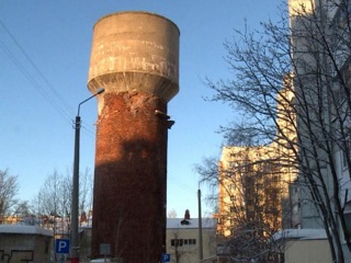 В Архангельске сносят водонапорную башню на Новгородском проспекте