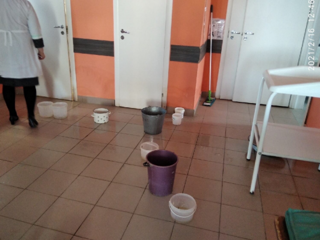 Ситуацию с протекающей крышей в нижегородской детской поликлинике взяли на контроль