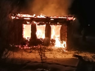 Под завалами сгоревшего дома в башкирском поселке нашли тело пенсионера