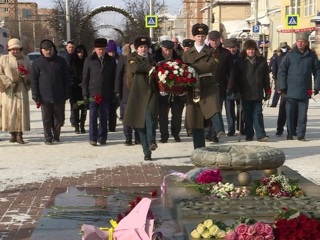 В Калуге возложили цветы к военным мемориалам