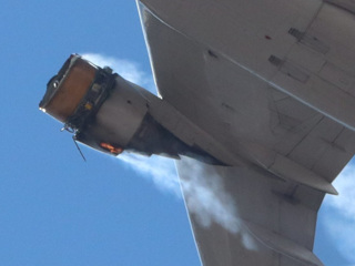 Двигатель пассажирского самолета загорелся в аэропорту Пулково