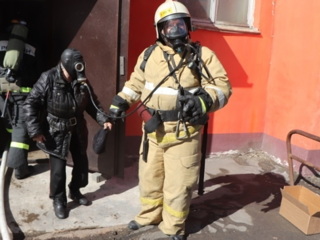 В Амурской области сгорела квартира, эвакуировано 16 человек
