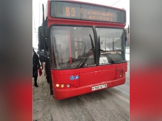 В Казани водитель автобуса высадил людей на морозе, чтобы 