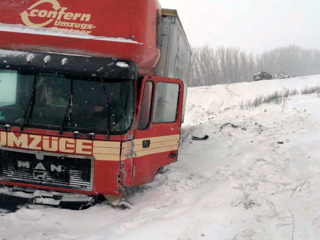 "УАЗ" протаранил грузовик в Тамбовской области, есть погибший