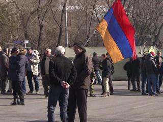 Вести. В Ереване тысячи сторонников оппозиции отправились к резиденции президента Армении