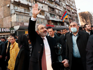В Ереване растут баррикады оппозиции
