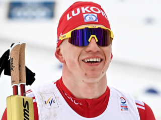 Лыжник Большунов выиграл гонку "Хибинской весны"