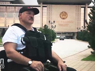 Силовики подарили Лукашенко видео, где он бегает с автоматом