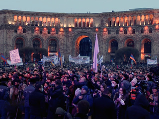 Вести в 20:00. Два митинга одновременно: Ереван поделили противники и сторонники Пашиняна