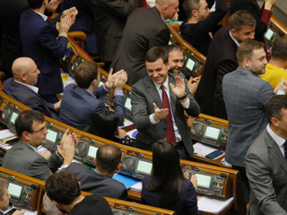 "Слуга народа" попросит Зеленского баллотироваться на второй срок