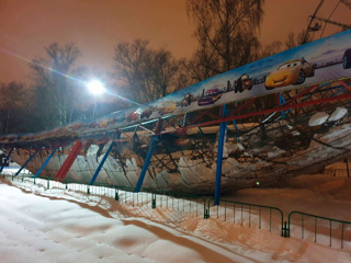 В Вологде под тяжестью снега обрушилась крыша аттракциона 