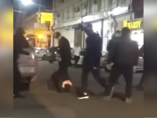 В Краснодаре жестоко избили двух человек за лезгинку на улице. Видео