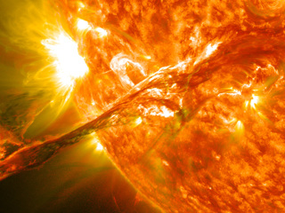 На Солнце обнаружен источник опасных для всего живого частиц