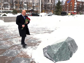 Новости на "России 24". Мишустин возложил венок в парке Ангелов в Кемерове