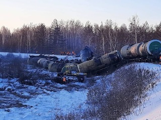 Движение поездов восстановили после схода цистерн в Хабаровском крае