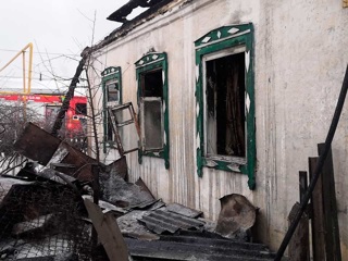 В Челябинске загорелся жилой дом, двое погибли