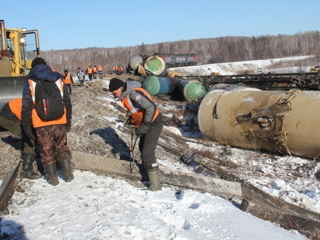 Последствия разлива нефтепродуктов продолжают устранять в Хабаровском крае