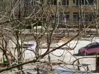 Водитель устроил гонку по территории детского сада во Владивостоке