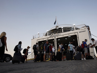 Афины пообещали шенгенские визы всем туристам из России