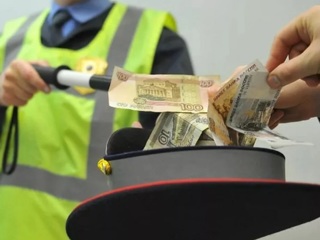 Водителю грозит год в тюрьме за взятку в 400 рублей